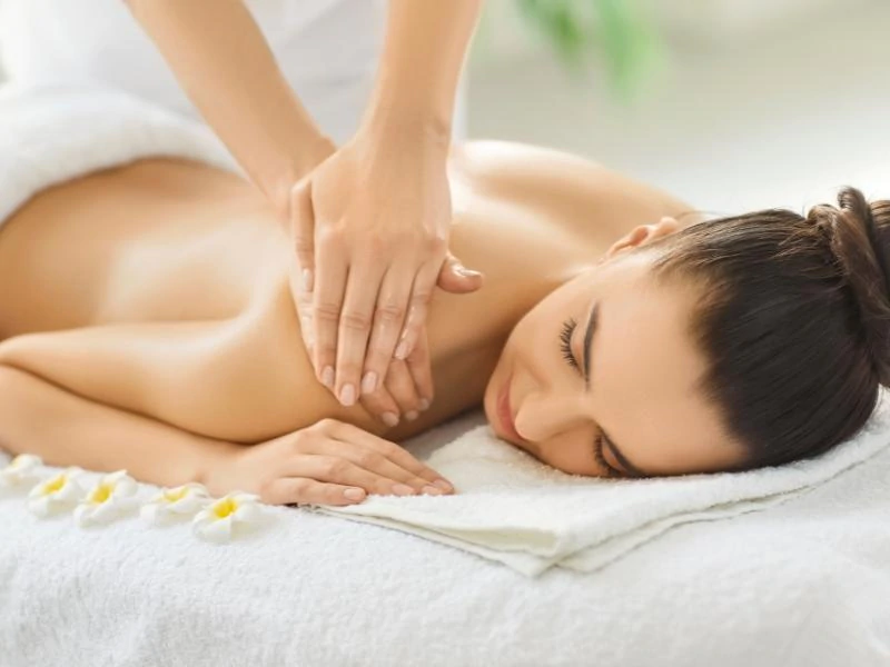 preparing-the-perfect-setting-for-an-in-home-bahrain-massage-55