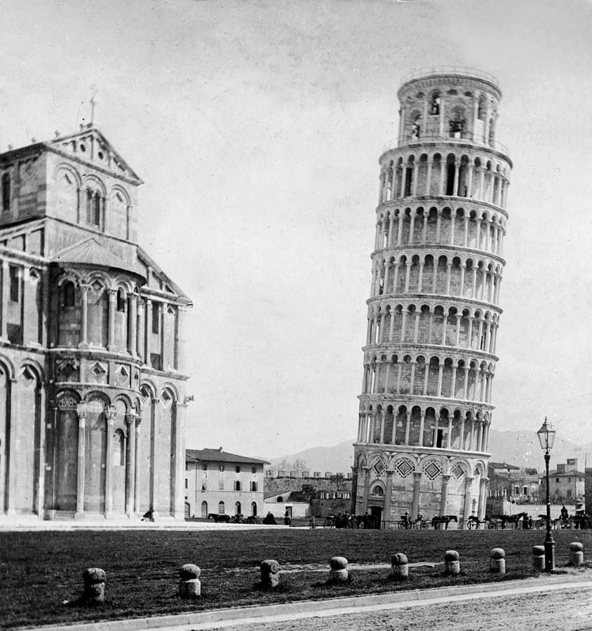 Vì sao tháp nghiêng Pisa ở Ý lại bị nghiêng?